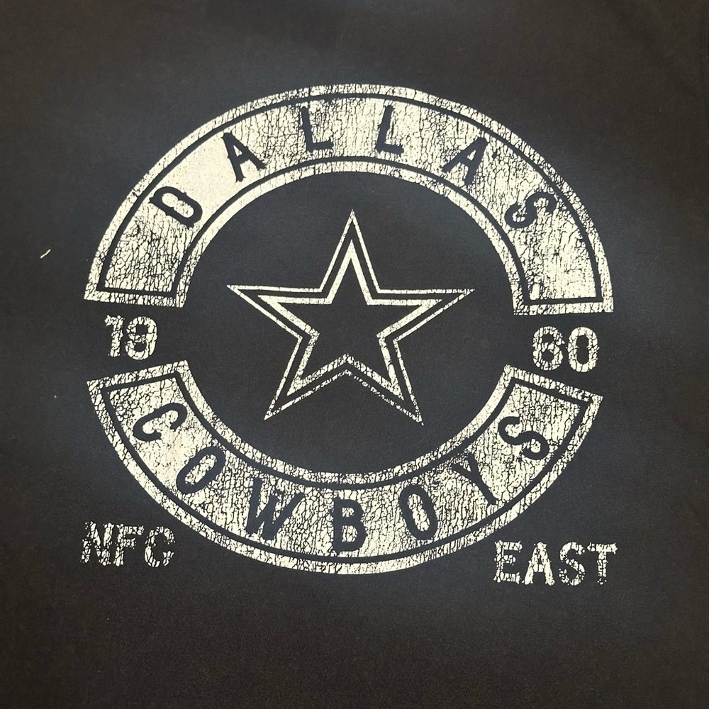 NWT: *Unisex* DALLAS COWBOYS Black & White Graphic Tee